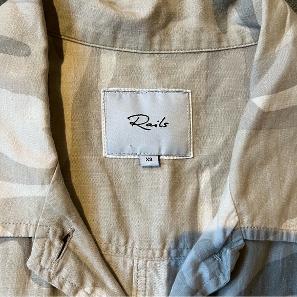 Rails Everett Camo Button Down Shirt XS - Picture 2 of 5